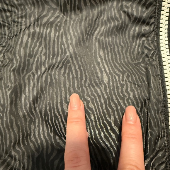 NIKE Women's Zebra Reflective Windbreaker
Size Medium - Picture 10 of 10